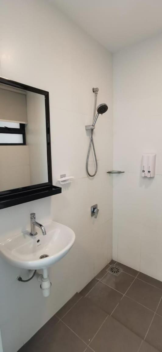 Seaview Dwharf Family Suit Private Port Dickson Extérieur photo